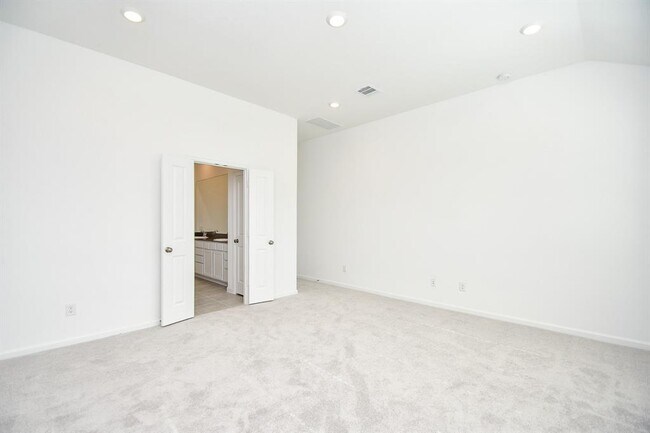 Building Photo - 5624 Frst Cv Dr
