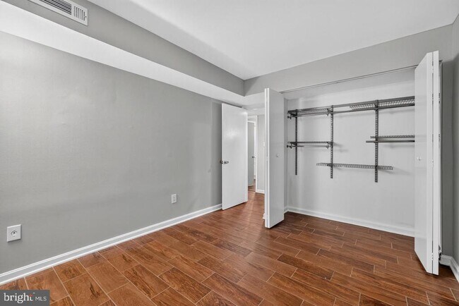 Building Photo - 8509 Barrington Ct