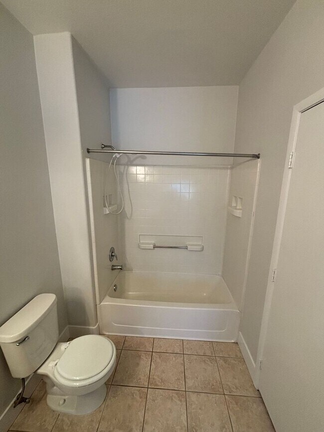 Building Photo - *CUTE 2 MASTER BEDROOM CONDO IN GATED COMMUNITY!!*