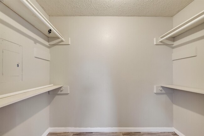 Building Photo - 4326 Howcher St