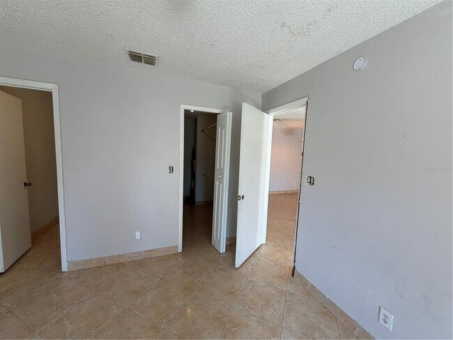 Building Photo - 5225 Via Hacienda Cir