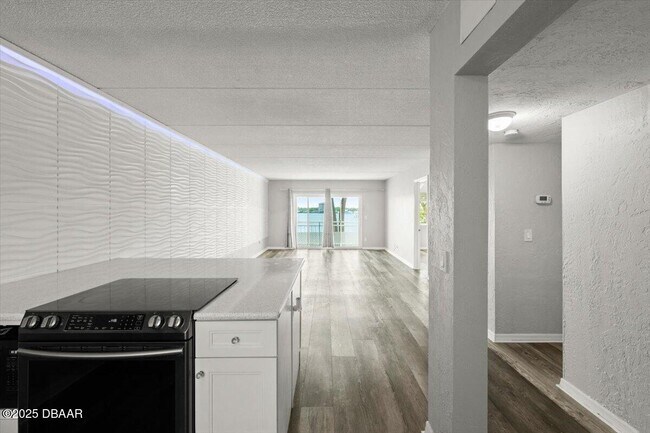 Building Photo - 411 N Halifax Ave