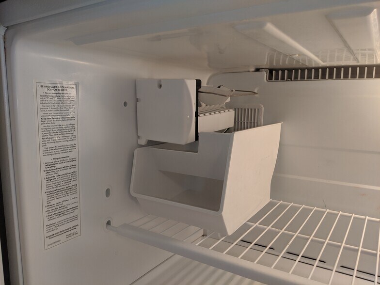 Ice maker in refrigerator - 1822 A, Lela Lane