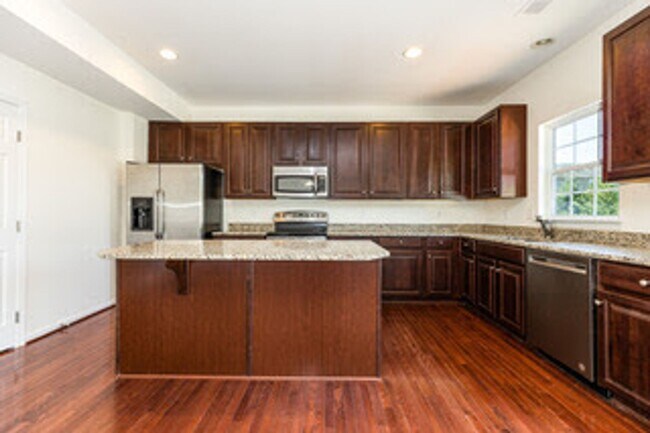 Building Photo - Spacious End Unit-Townhome in Hockessin’s ...