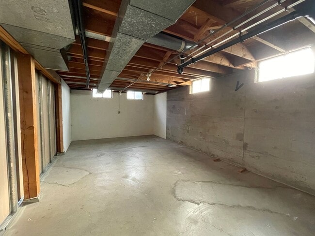 Building Photo - Charming Mid-Century Ranch with Large Yard and Attached Garage