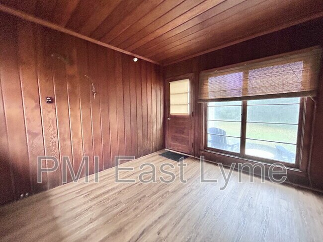 Building Photo - 22 Whitewood St
