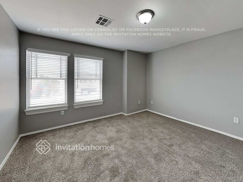 Building Photo - 10638 E Olla Ave