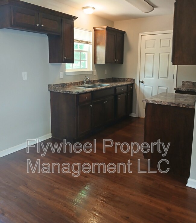 Building Photo - 2043 Leota St