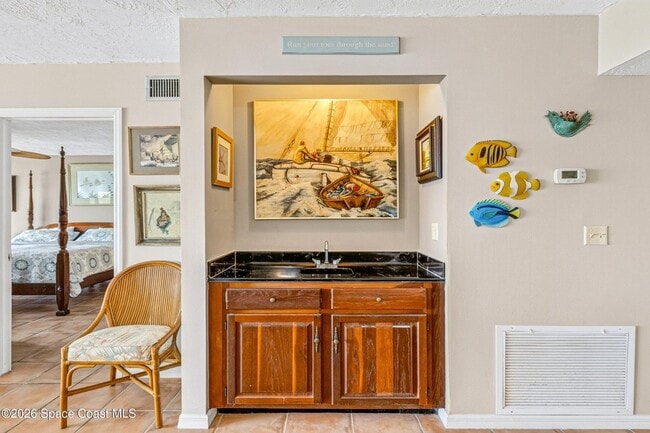 Building Photo - 403 Jimmy Buffett Mem Hwy