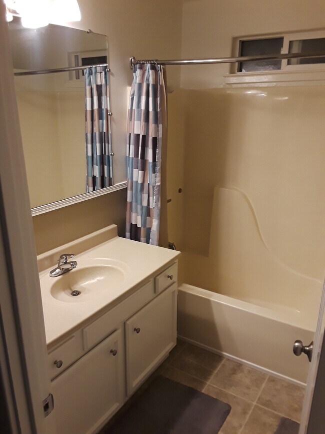 Bed #2 bath - 608 Elefa St
