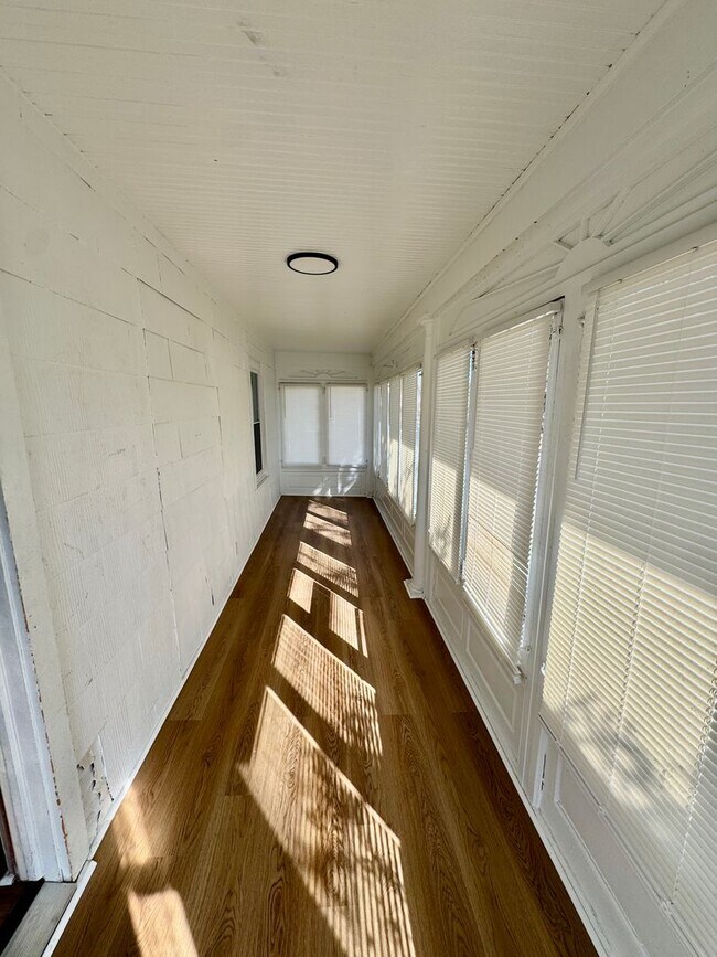 Building Photo - 117 Browning Ave