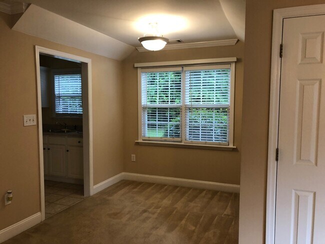 Building Photo - PRE-LEASING FOR JULY 22ND 2026!