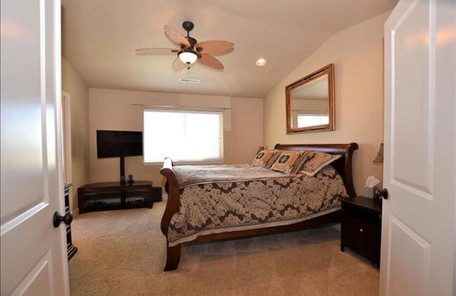 Building Photo - Stunning 4-Bedroom in Redmond's beautiful Fairhaven Neighborhood!