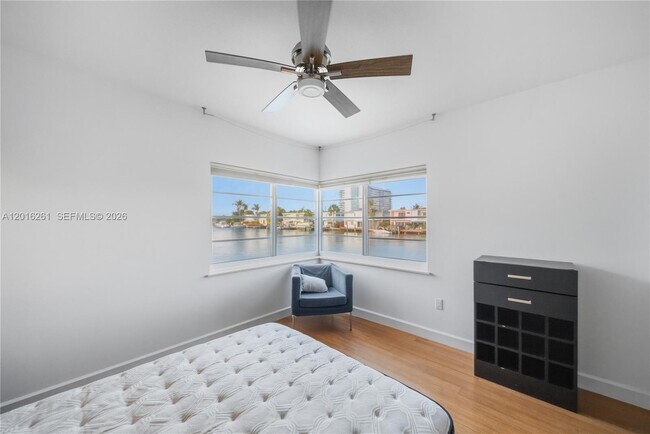 Building Photo - 7207 Bay Dr