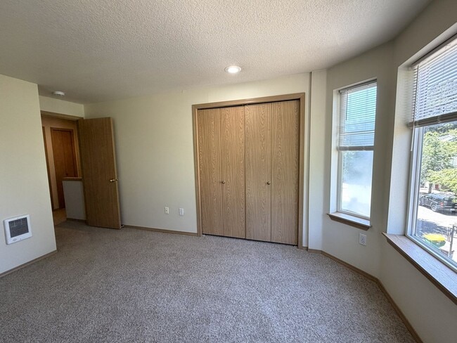 Building Photo - 4854-4866 SW 150th Pl