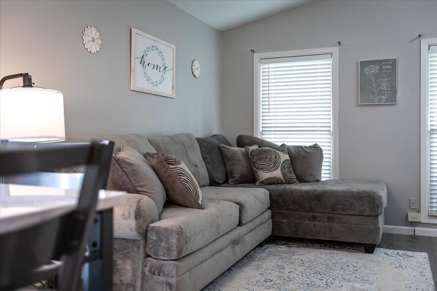 Large comfy sectional couch - 1001 N Coler Ave