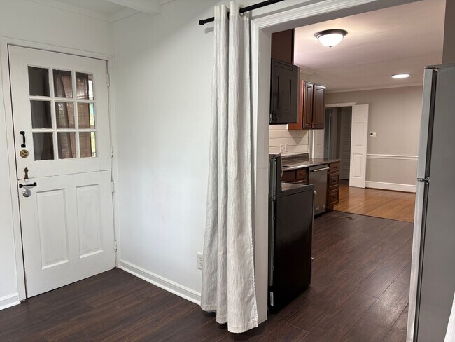 Building Photo - 3 Bedroom, 3 Bathroom House in Winston-Salem!