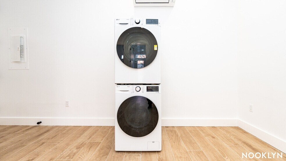 Building Photo - 897 New York Ave