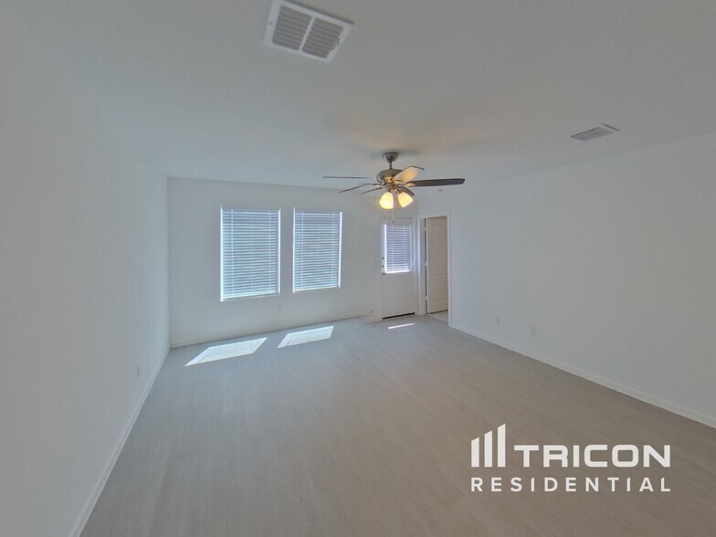 Building Photo - 838 Ponderosa Ln