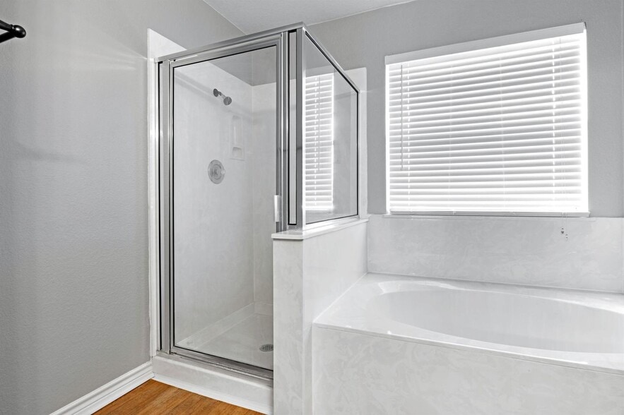 Building Photo - Spacious Home with Modern Upgrades in a Pe...