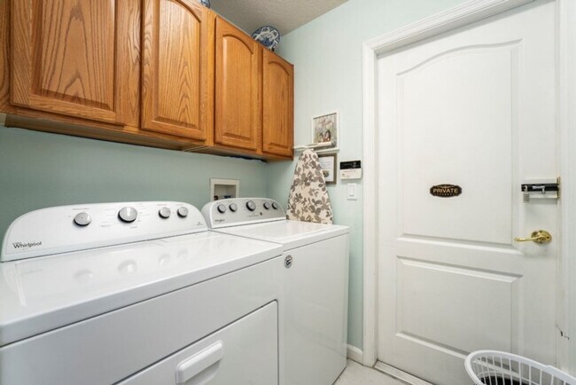 Building Photo - 141 Prestwick Dr