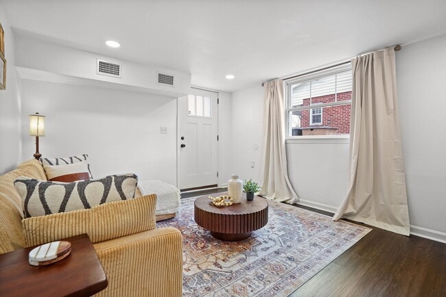 Building Photo - 1803 Neal Terrace