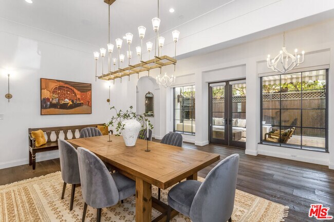 Building Photo - 820 N Vista St