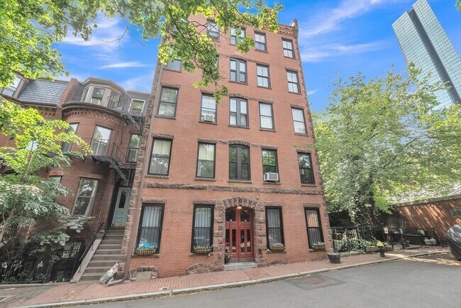 Building Photo - 17 Cazenove St