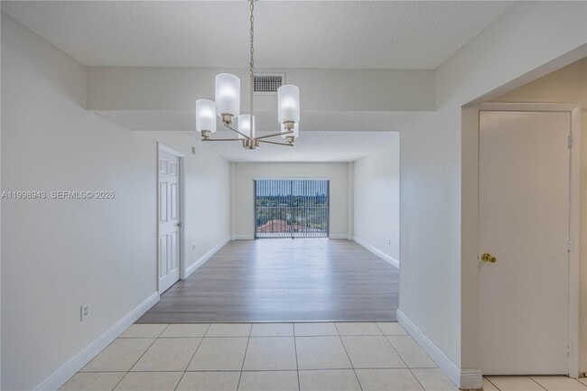 Building Photo - 4164 Inverrary Dr