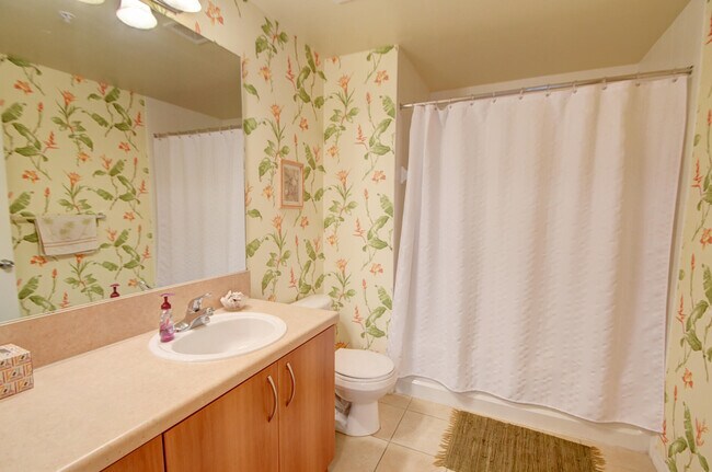 Building Photo - 250 NE 3rd Ave