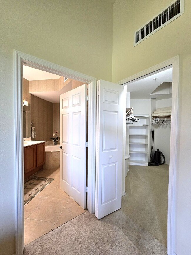 Building Photo - ** PELICAN LANDING ** 3 BED / 2 BATH - GARAGE - AMAZING AMENITIES - FURNISHED - ANNUAL RENTAL