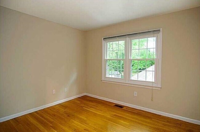 Building Photo - 318 Powhatan Drive Poquoson VA 23662