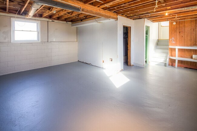 Building Photo - 203 Sycamore Rd