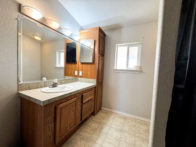 Building Photo - "Well-Maintained 3-Bed, 2-Bath Home in Foothills"!