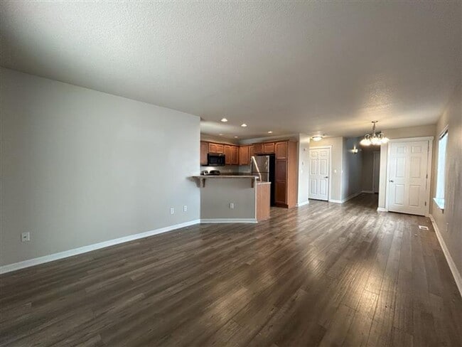 Building Photo - Move-In Ready! 3 Beds 2.5 Baths Townhome with Stainless Steel Appliances, W/D Hookups, and Gas Fo...