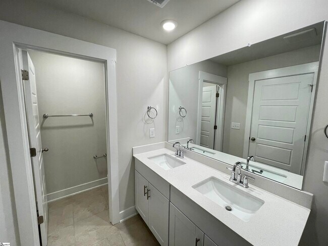 Building Photo - 34 Beachley Pl