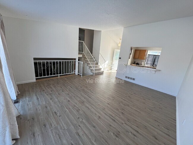 Building Photo - 5615 S Malta St