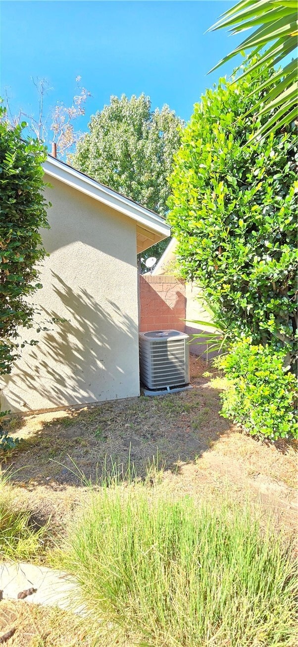 Building Photo - 3244 Hackett Ave