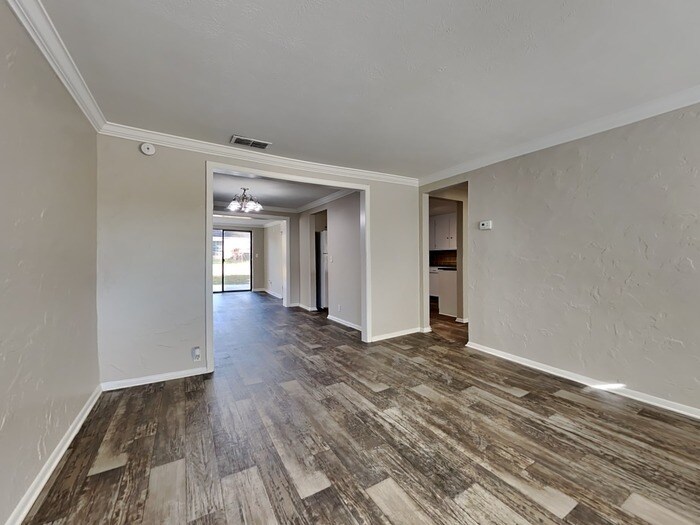 Building Photo - 5916 Ensenada Rd