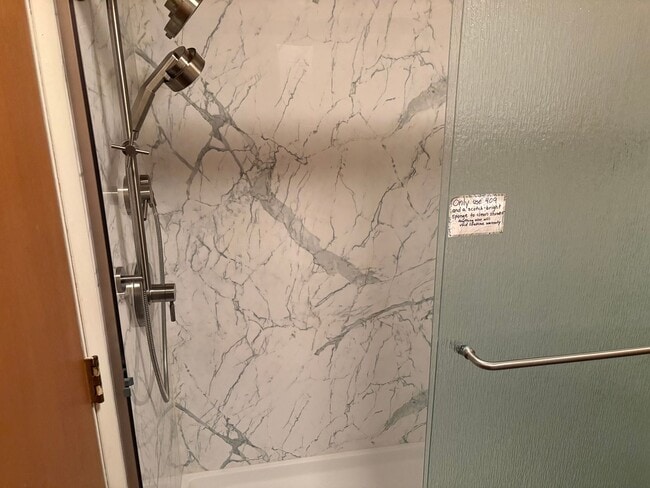 Building Photo - 2 Bedroom one level cabin