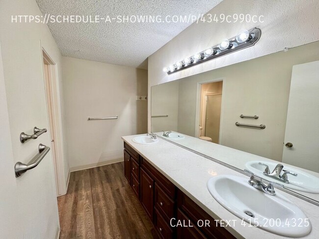 Building Photo - Beautiful 2 Bedroom 1 Bathroom Close to Fr...