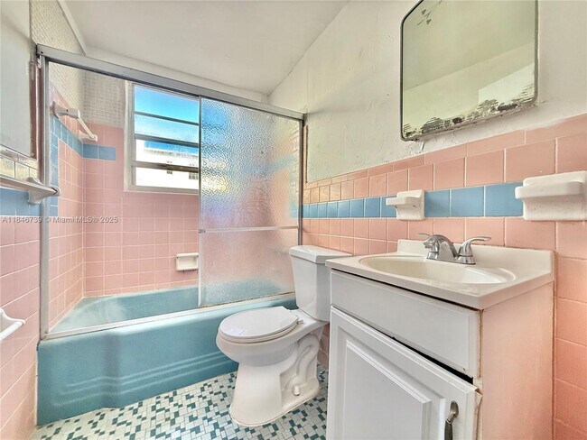 Building Photo - 7625 Harding Ave