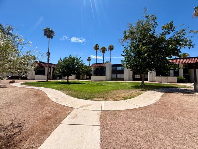Building Photo - HIVE SUMMER MOVE-IN SPECIAL: 3 BEDROOM CONDO | COMMUNITY POOLS + WALKING TRAILS | CENTRAL LAS VEG...