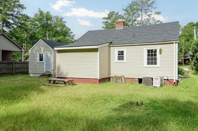 Building Photo - 405 Forest Hill Ave