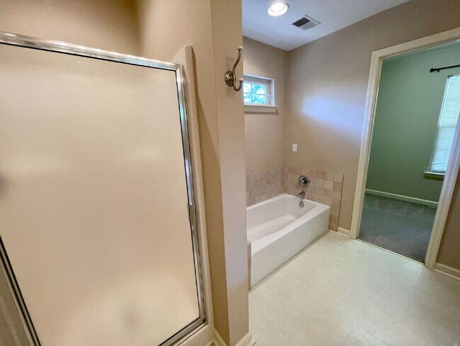 Building Photo - Duplex Apartment Close to Downtown Bluffton!
