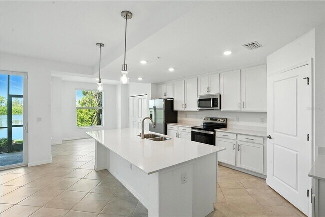 Building Photo - 14281 Heritage Landing Blvd