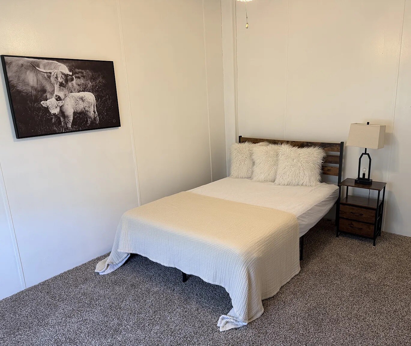 Building Photo - Room in Apartment on Bonita Verde Dr