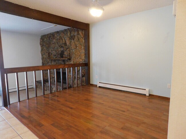 Building Photo - 2422 1/2 Hidden Valley Drive