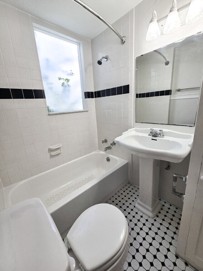 Building Photo - "Charming 1-Bedroom Home in Winter Haven – Perfect for Cozy Living!"