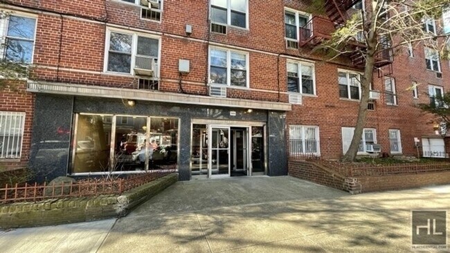 Building Photo - BRIGHT AND  LARGE 2  BEDROOMS RUGBY ROAD/P...
